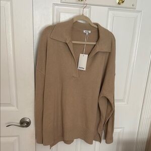 Darling NWT Size L Tan V-Neck Sweater Classic Knit - Oversized Fits Like An XL